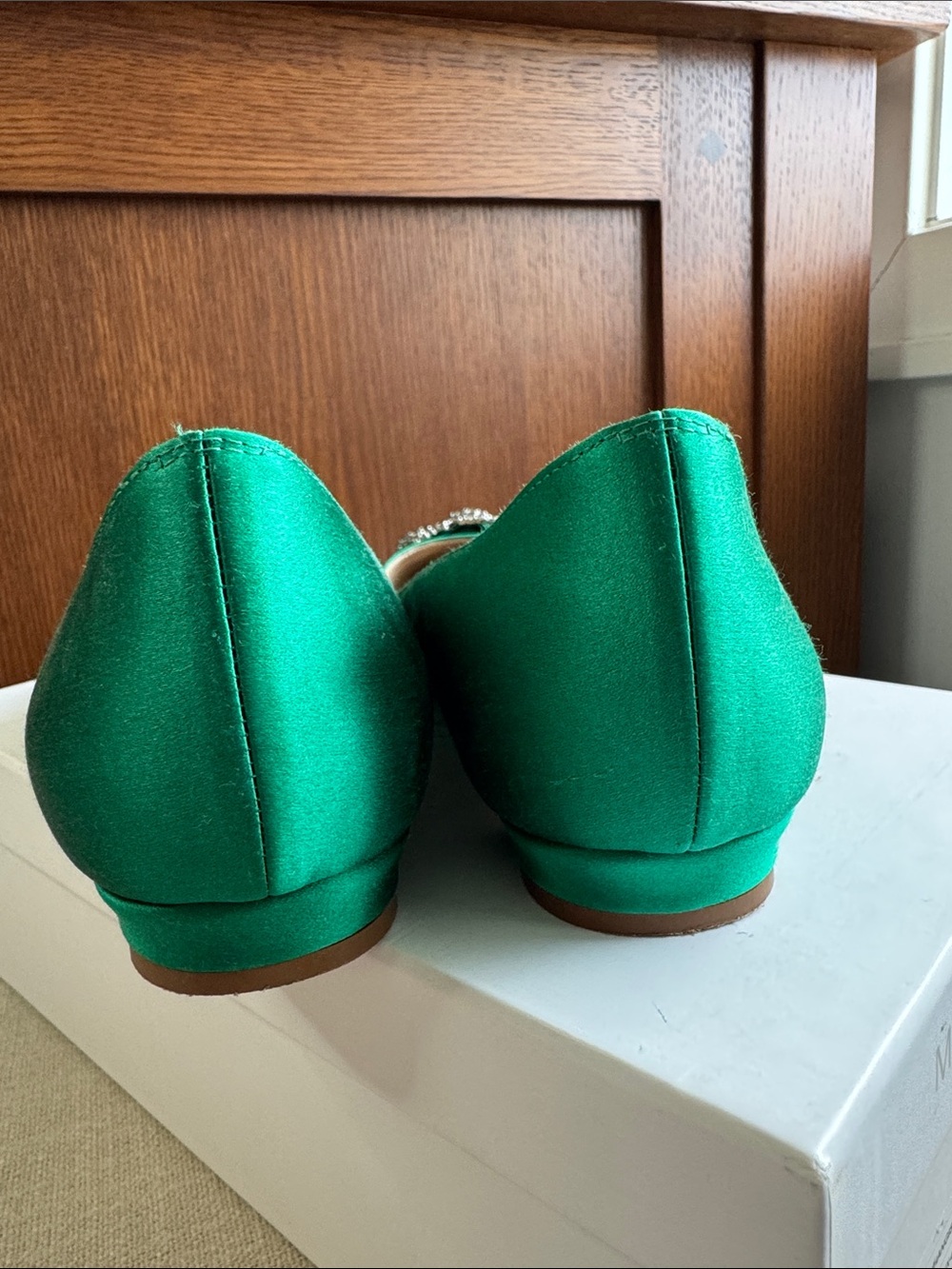 Manolo Blahnik Emerald Green Hangisi Satin Flats size 38.5. - Picture 3 of 8